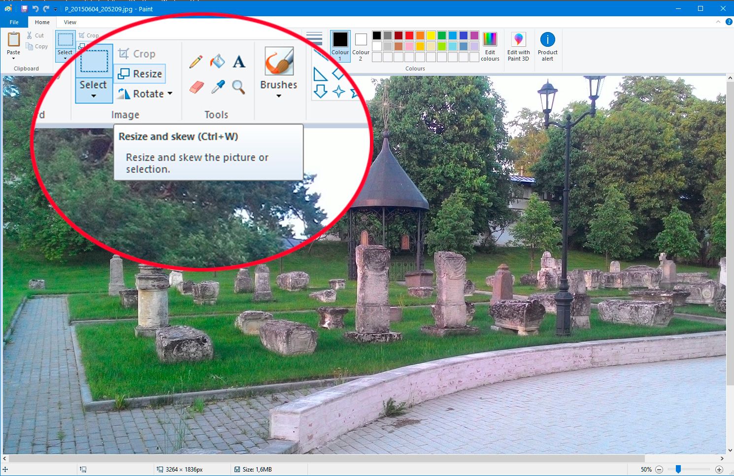 Cliquez sur le redimensionner dans Paint..