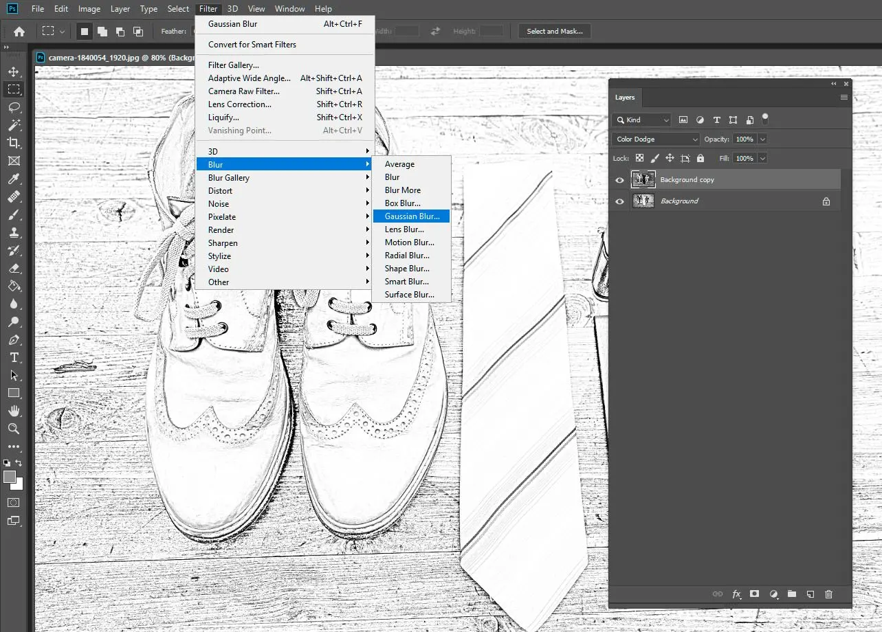 Flou gaussien photoshop dessin au trait noir et blanc à partir d
