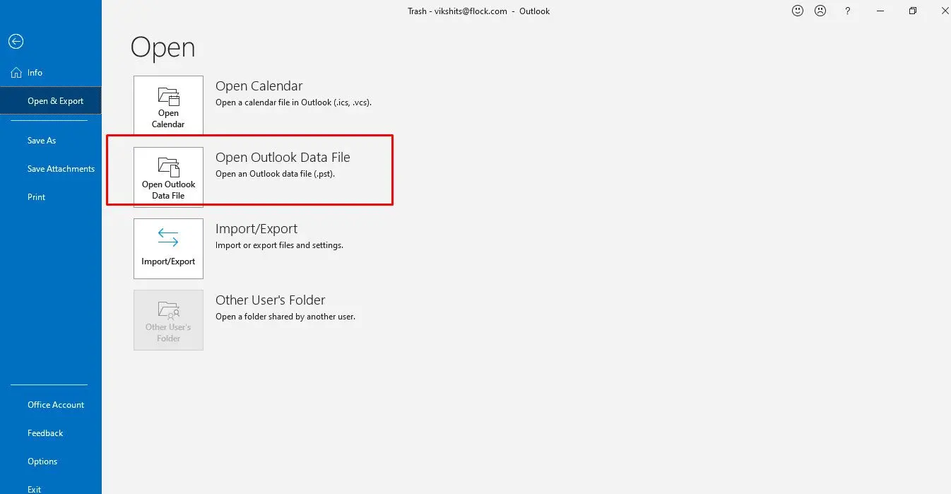 Ouvrir le PST dans Outlook.
