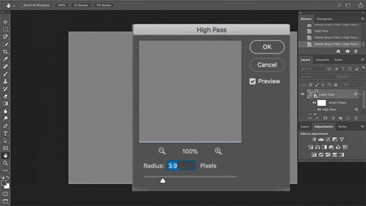 débloquer dans Photoshop en utilisant un filtre passe-haut.